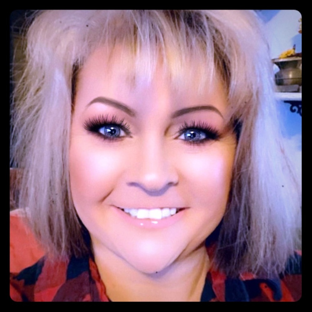 Meet your Posher, Carla